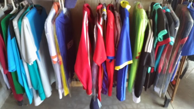 (BHIRAWA SPORTS) Jasa konveksi sablon bordir printing jersey kaos olahraga jaket training di Kota Batu