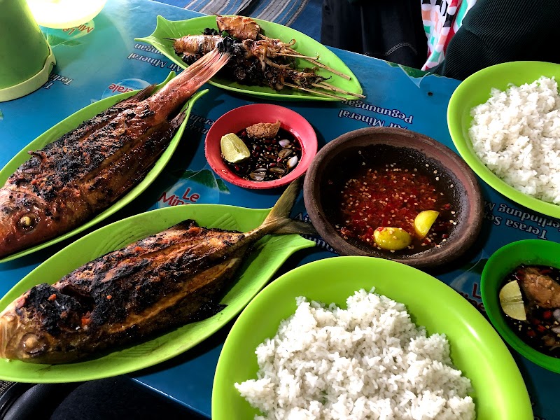 Lesehan seafood madurasa dhek lanjheng di Madura
