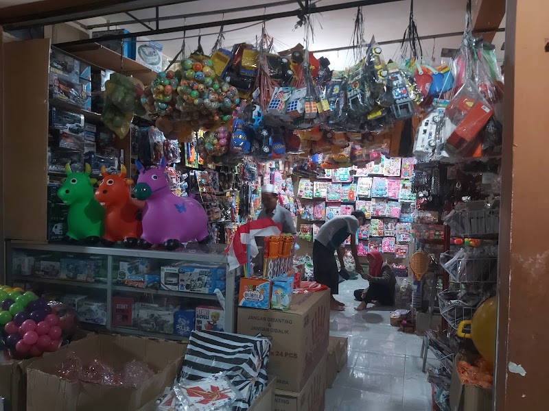 TOKO MAINAN/TOY STORE DARMAWAN di Madura