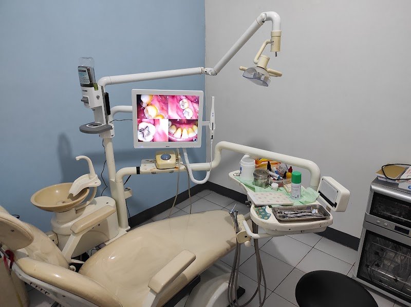 Ahli Gigi Aji Dental di Pondok Melati