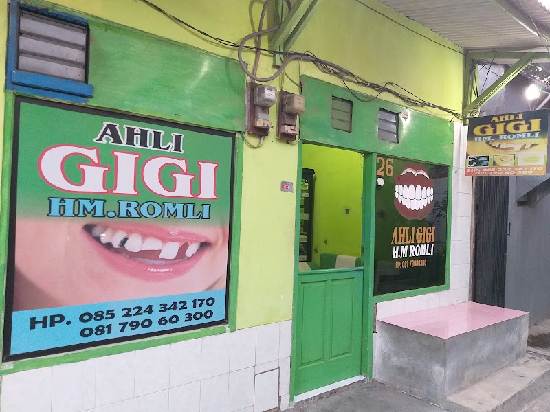 Ahli Gigi HM ROMLI di Kota Cirebon