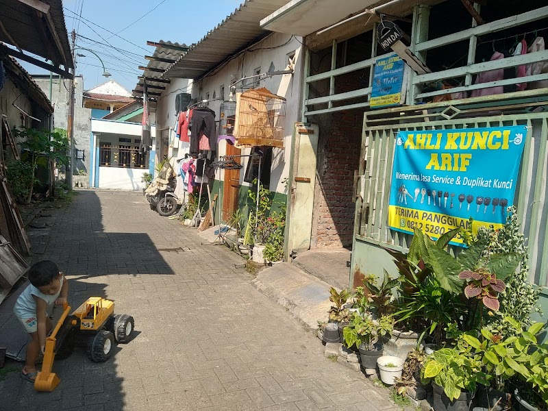 Ahli Kunci Wiyung di Dukuh Pakis