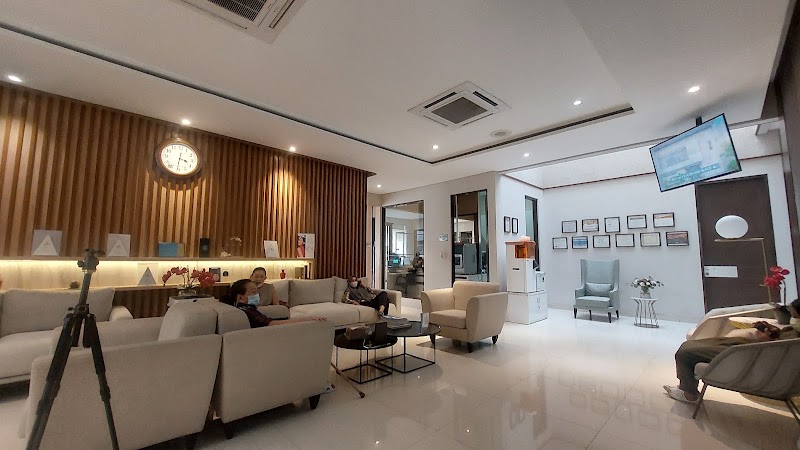 Ezmo Dental Aesthetic Clinic - WEST di CitraLand Surabaya