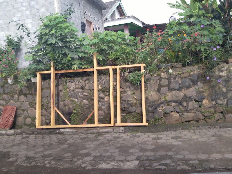 Kayu jati di Banyumanik