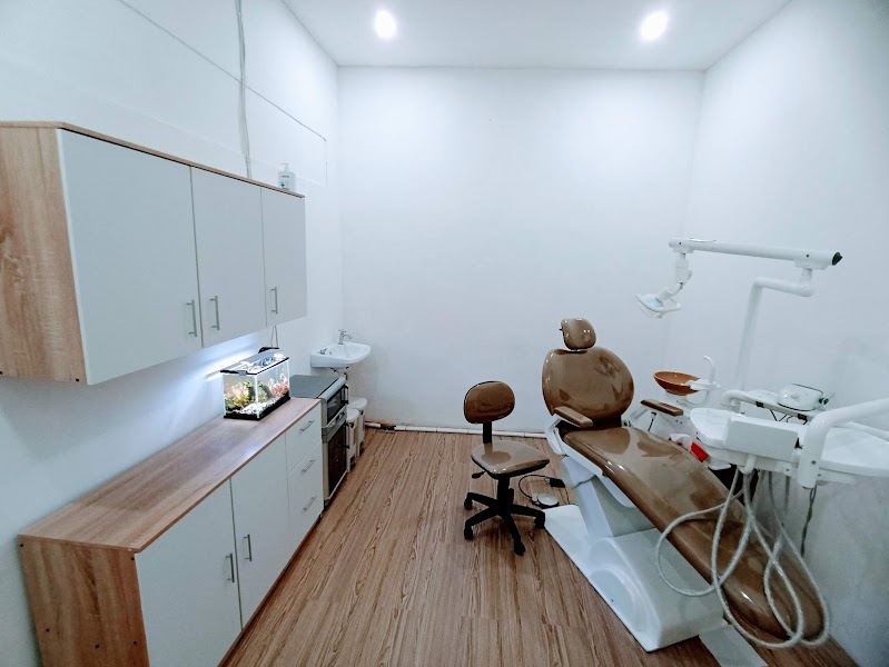 Klinik dokter gigi surabaya timur - crown dental solution semolowaru di Sukolilo