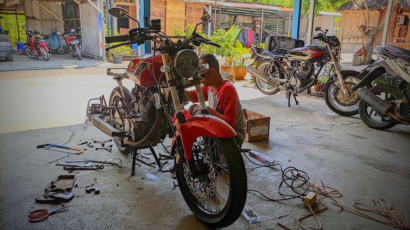 Mbah Gundul Garage di Candisari