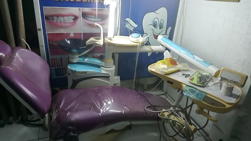 Narto Dental(Tukang gigi) di Pondokgede