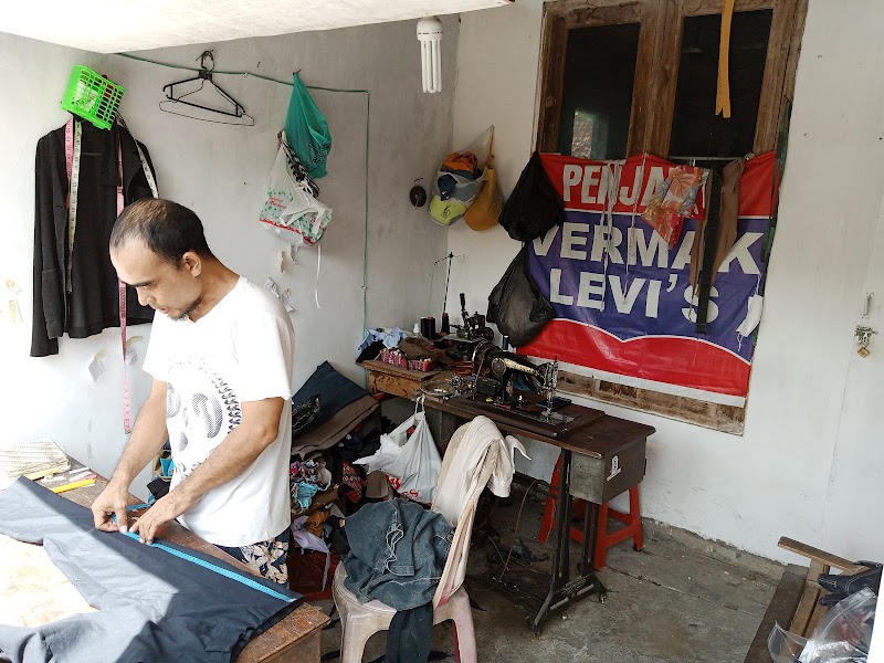 Penjahit & Permak Jeans Alana Allea di Kab. Sragen