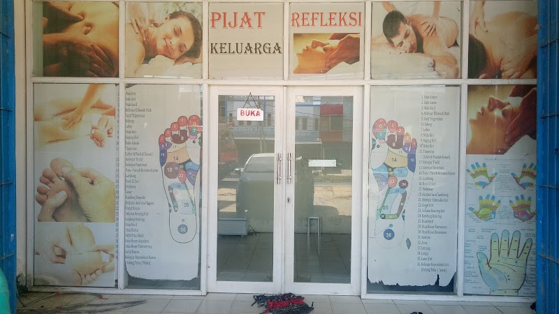 Pijat refleksi keluarga di Kota Kendari