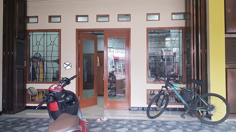 Rumah Jahit Reqi's di Panyileukan