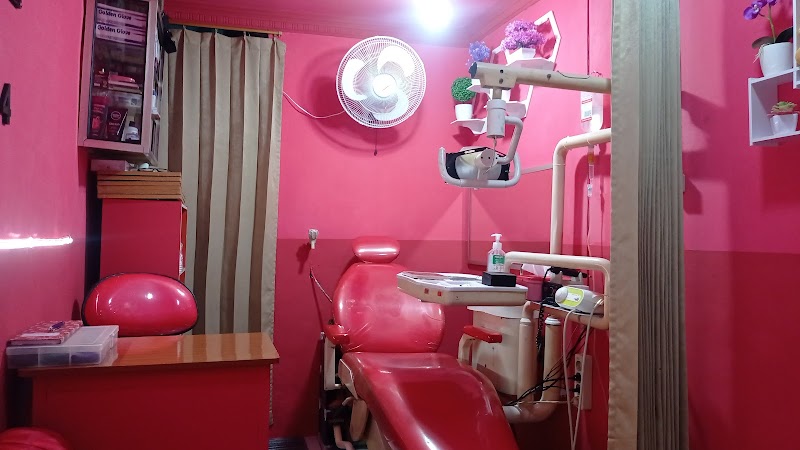 Rungkut Dental Center di Gununganyar