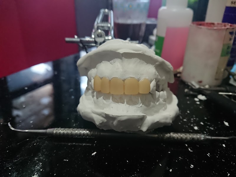 Tukang Gigi Abrory Dental di Bandung Wetan