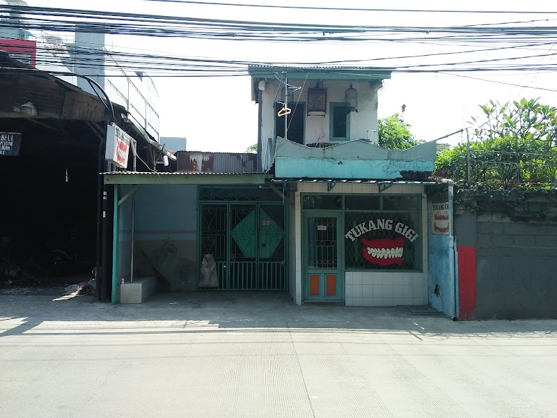 Tukang gigi ALI di Pantai Indah Kapuk (PIK)