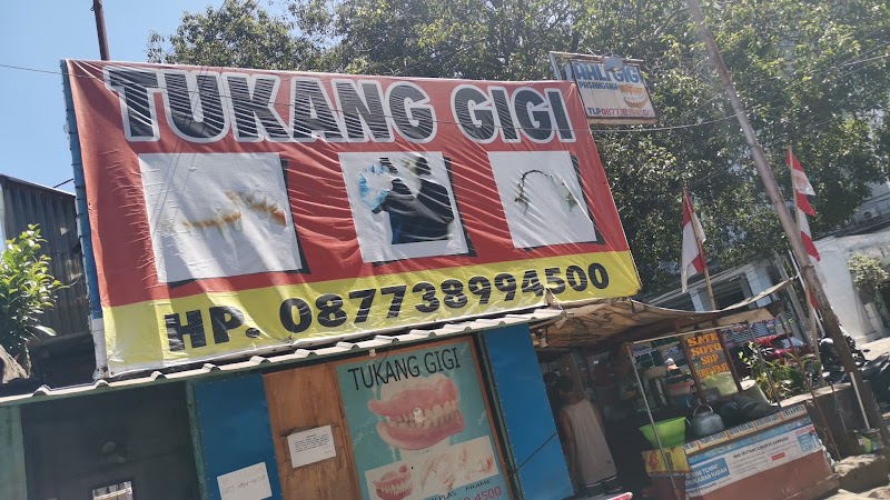 Tukang Gigi Junaedi di Andir