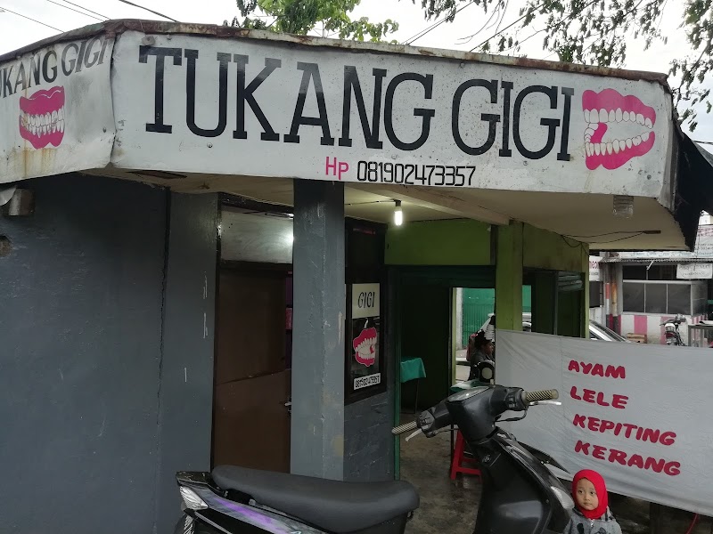 Tukang Gigi Junaedi di Cicendo